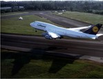 747-400 taking off.jpg